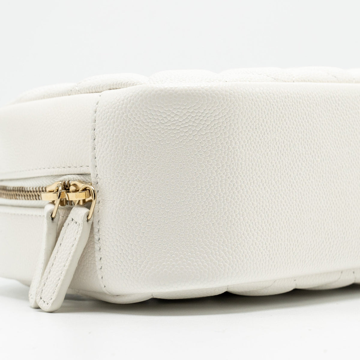 chanel-timeless-classic-pouch-grained-calfskin-white-lgwh-microchip