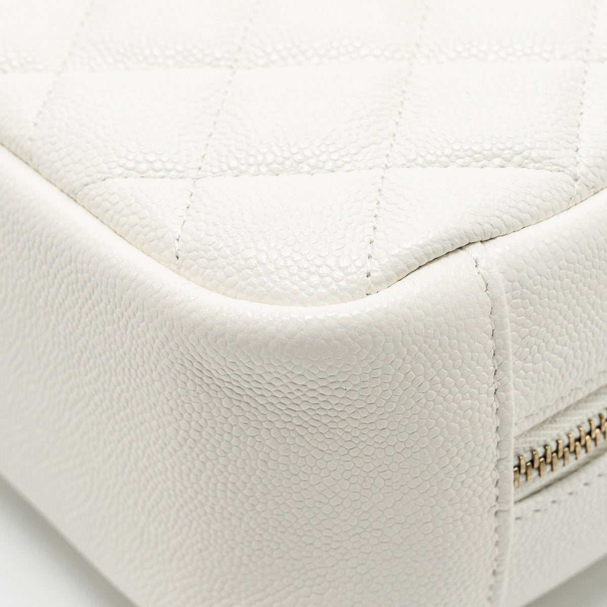 chanel-timeless-classic-pouch-grained-calfskin-white-lgwh-microchip