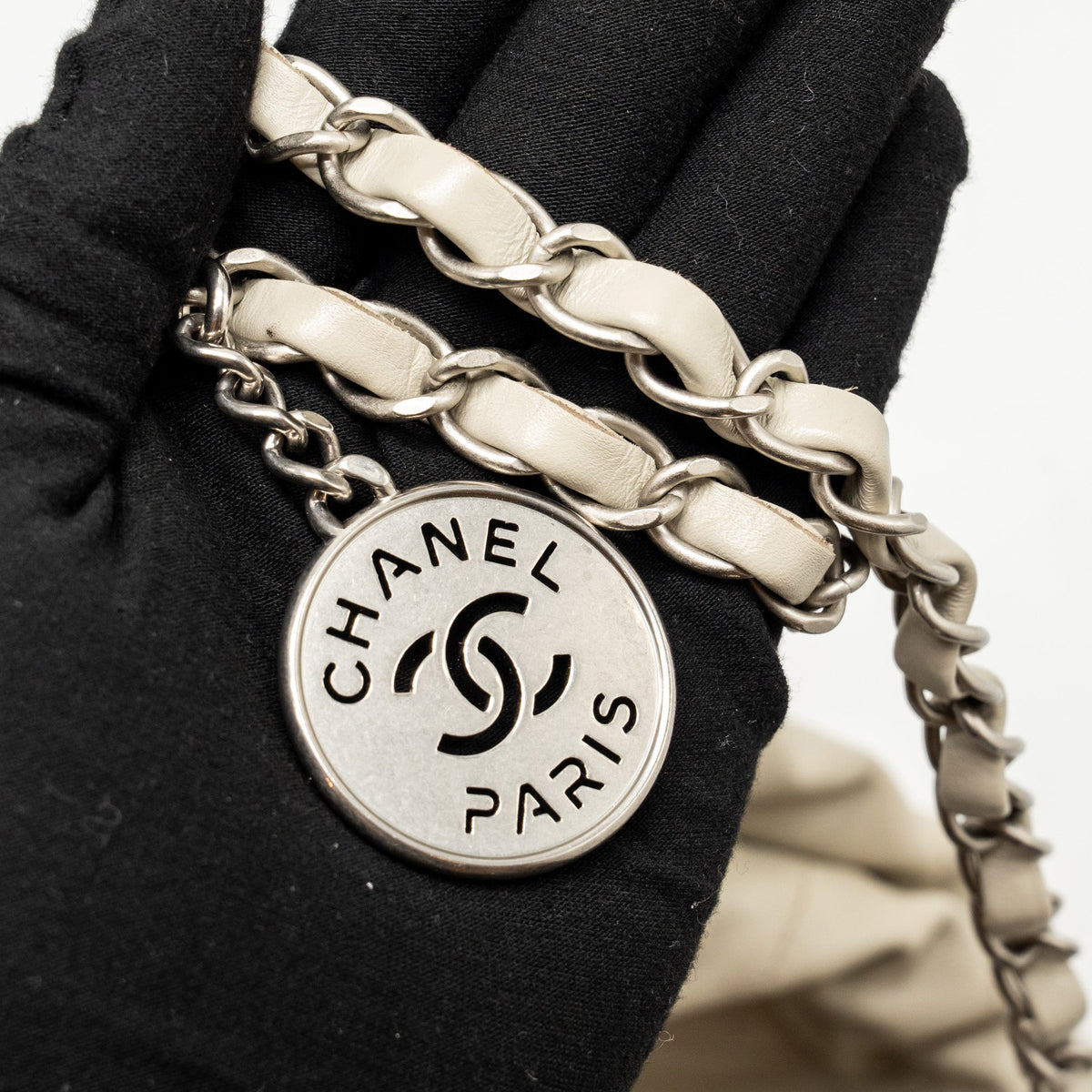 chanel-small-22-shiny-calfskin-light-grey-shw-microchip