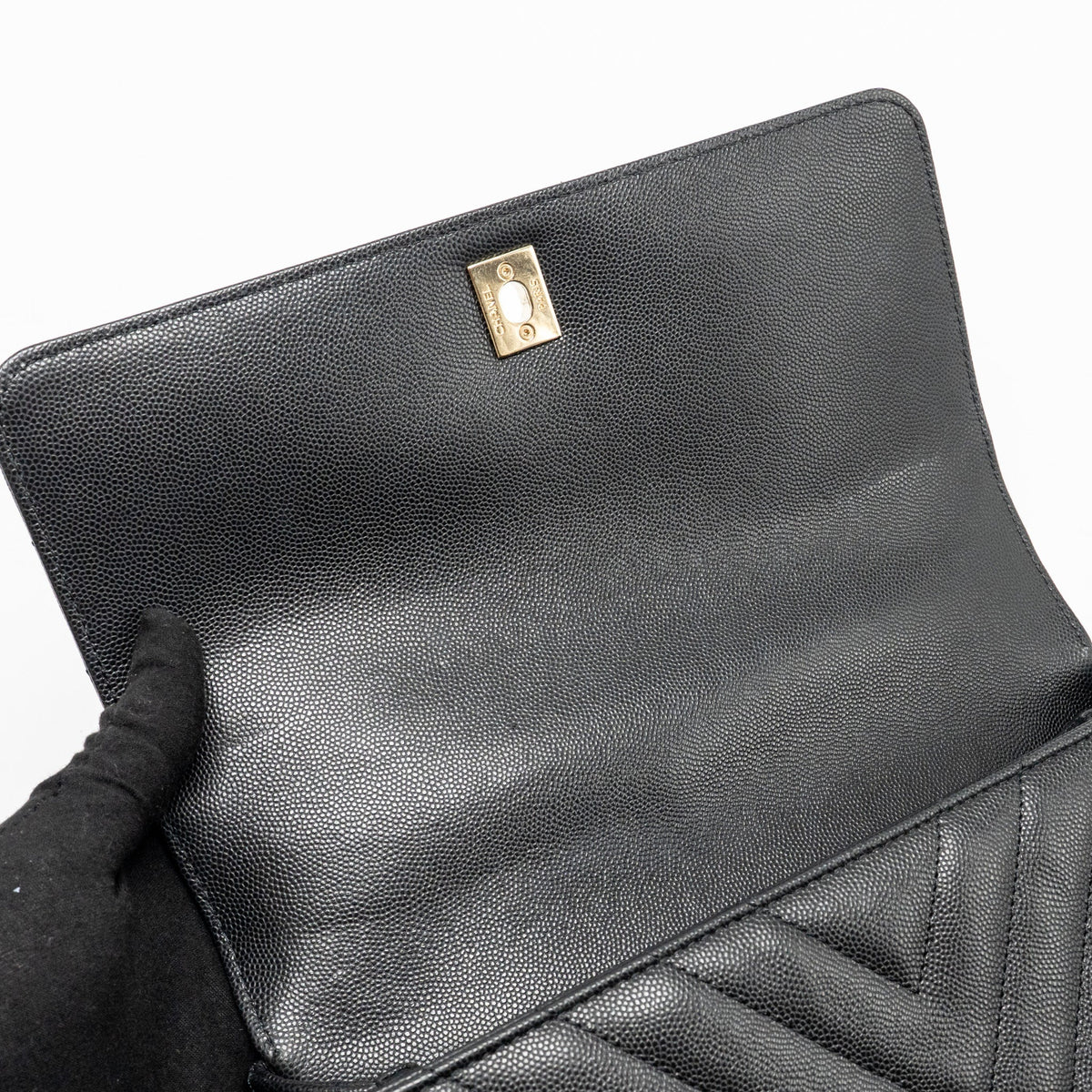 chanel-medium-chevron-coco-handle-caviar-black-burgundy-handle-lghw-copy
