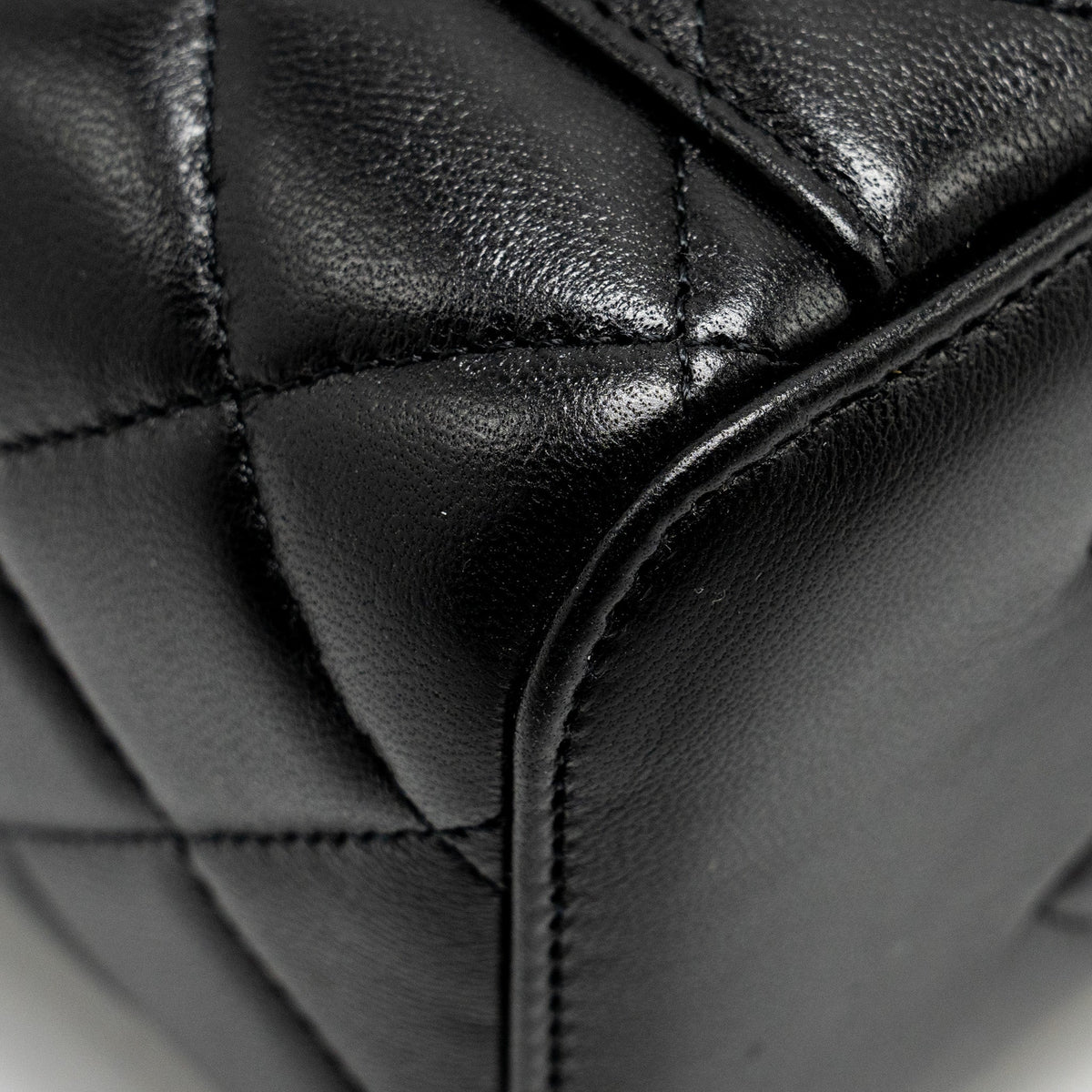 chanel-pearl-crush-long-vanity-case-lambskin-black-ghw-microchip-copy-1