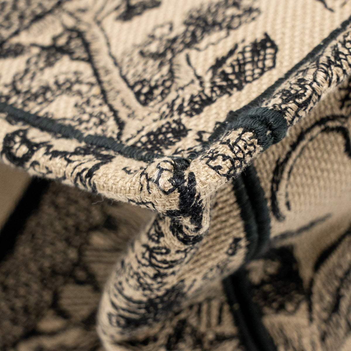 dior-medium-dior-book-tote-toile-de-jouy-reverse-embroidery-canvas-beige