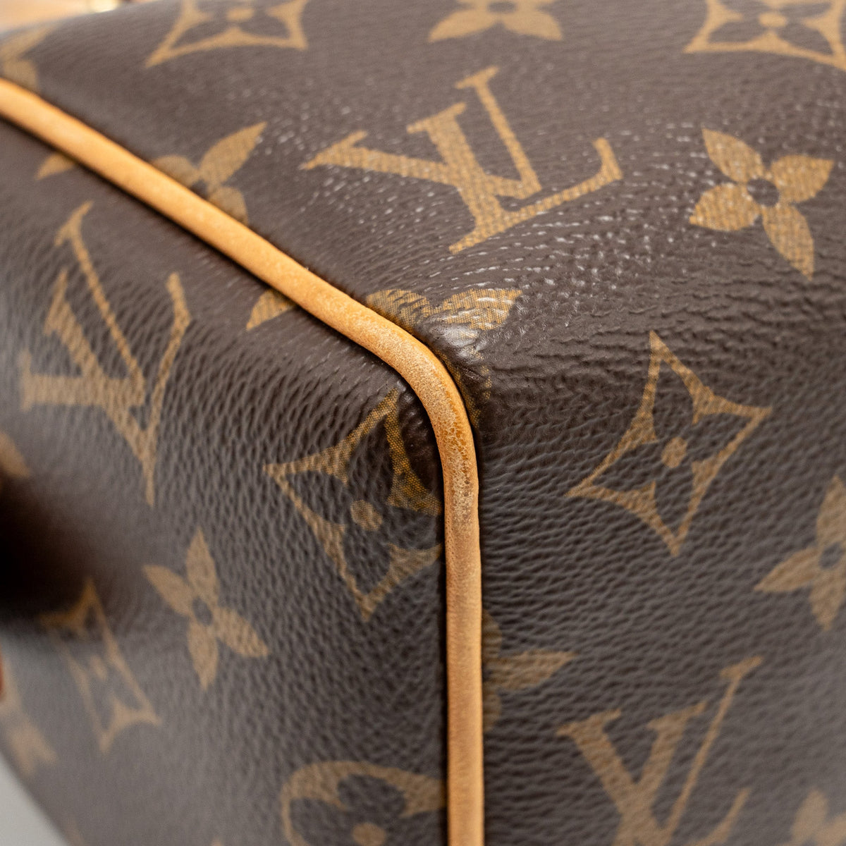 louis-vuitton-speedy-bandouliere-20-monogram-canvas-black-strap-ghw