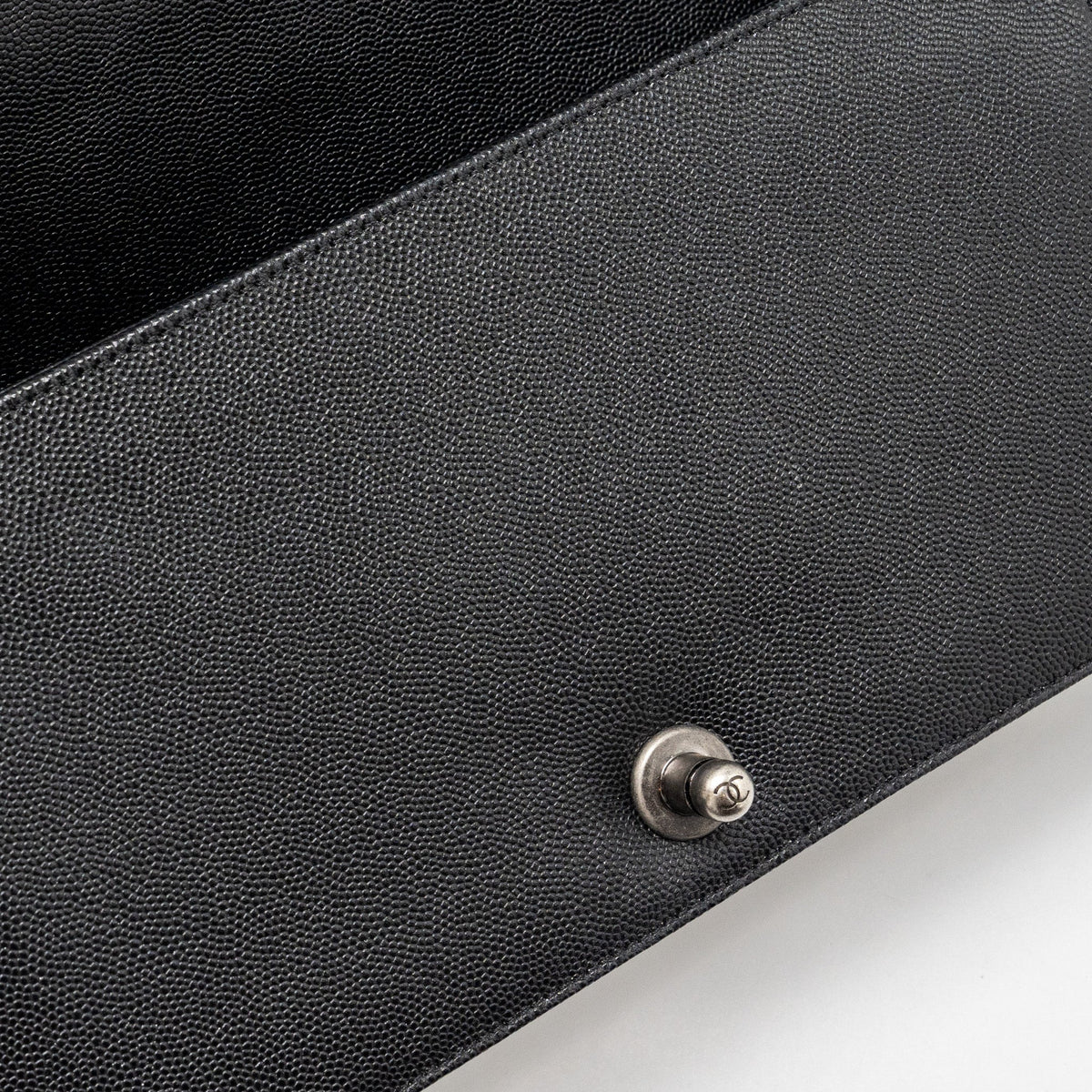 chanel-medium-boy-bag-caviar-black-ruthenium-hardware