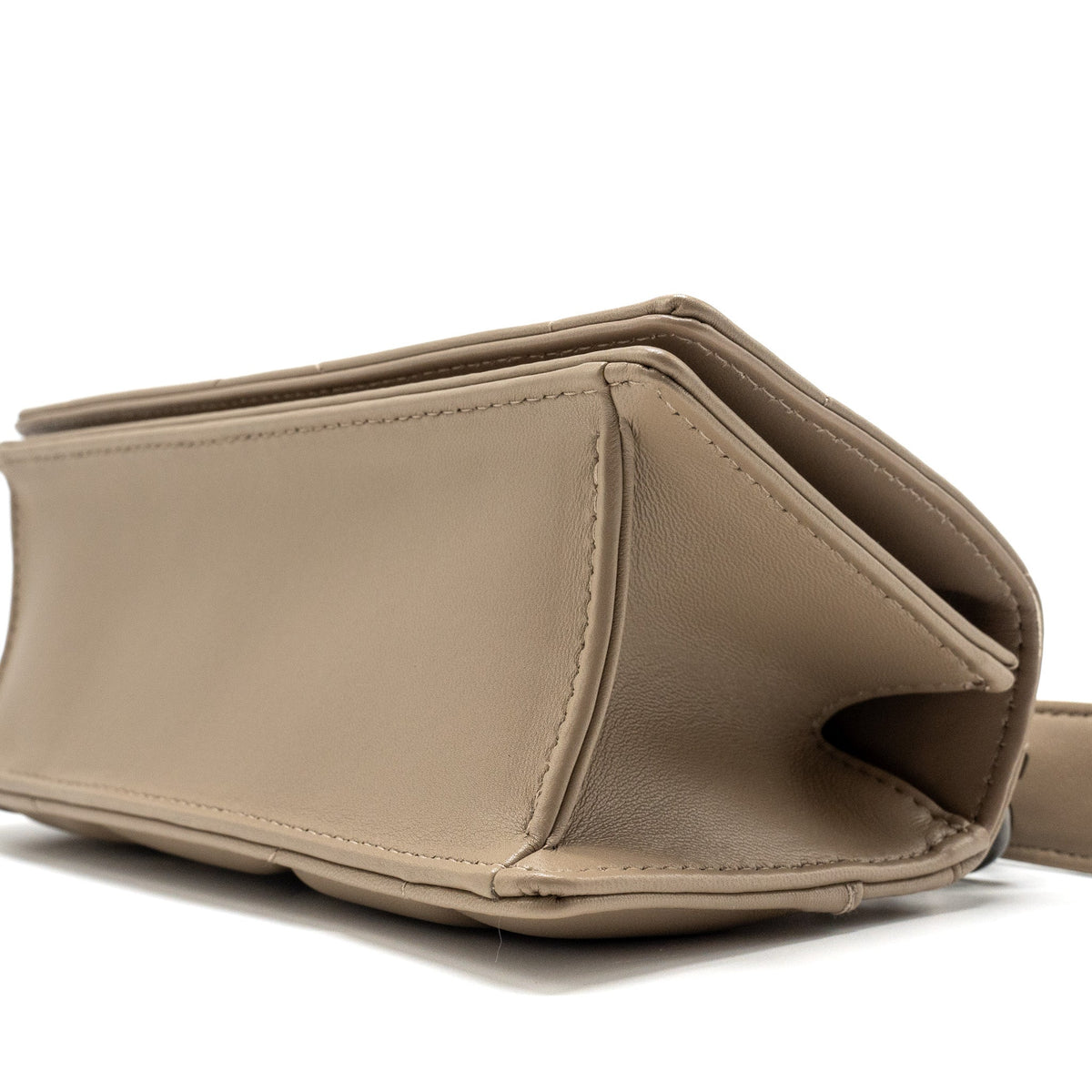 dior-30-montaigne-pouch-with-shoulder-strap-lambskin-beige-black-hardware-copy