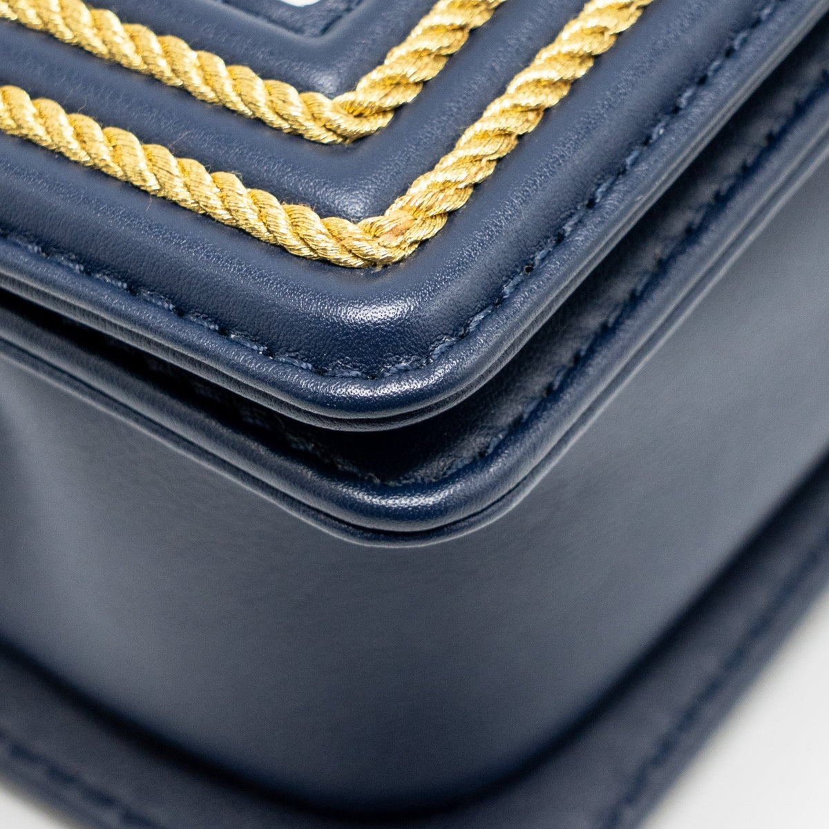 chanel-small-chevron-boy-bag-calfskin-white-navy-ghw