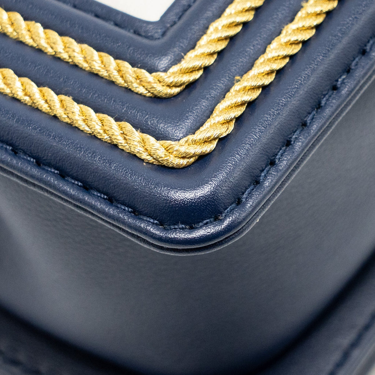 chanel-small-chevron-boy-bag-calfskin-white-navy-ghw