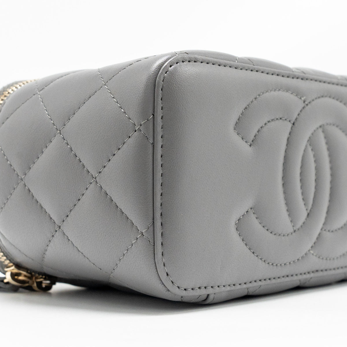 chanel-top-handle-long-vanity-with-chain-lambskin-grey-lghw-microchip-1