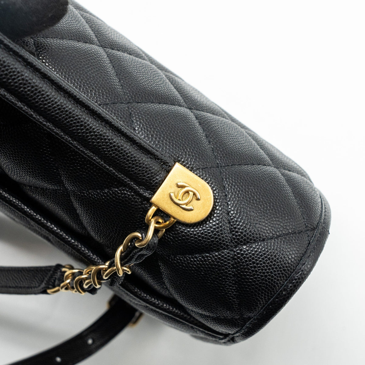 chanel-22k-large-backpack-caviar-black-ghwmicrochip
