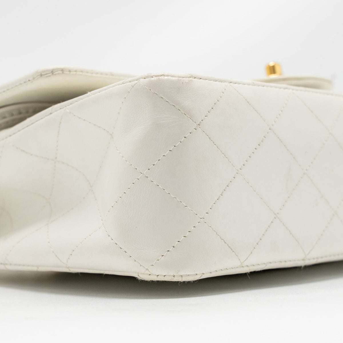 chanel-vintage-medium-classic-double-flap-bag-white-lambskin-ghw