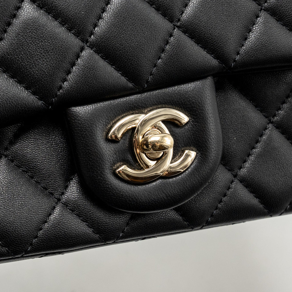 chanel-pearl-crush-mini-rectangular-lambskin-black-lghw-microchip
