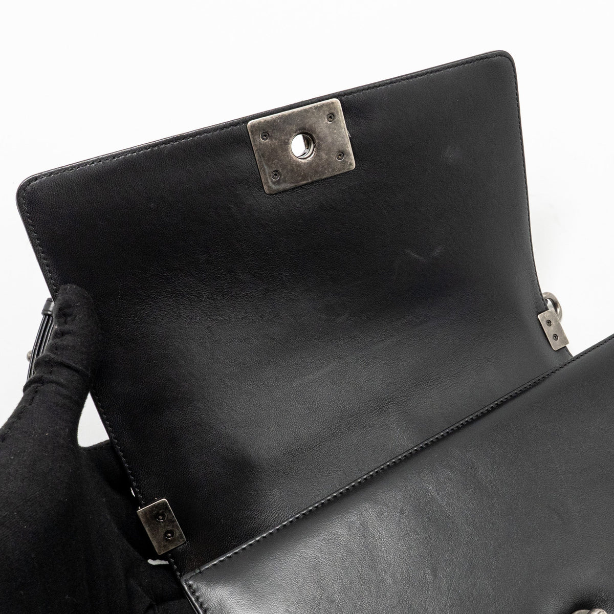 chanel-medium-boy-bag-lambskin-black-ruthenium-shw-2