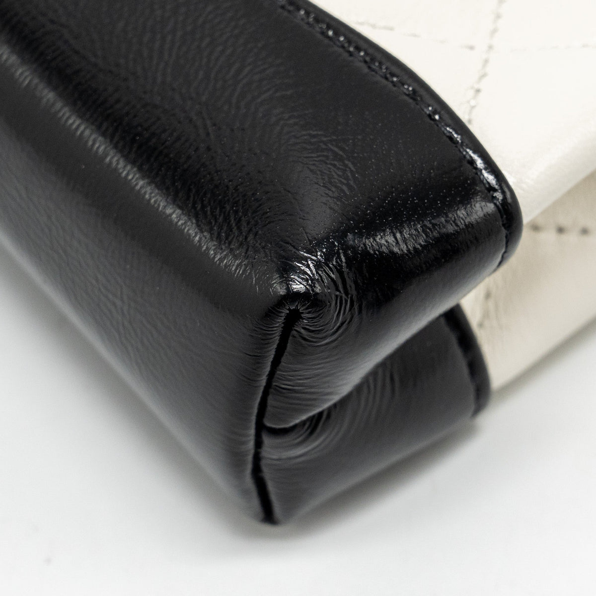 chanel-31-nano-clutch-with-chain-shiny-lambskin-white-black-lghw-microchip