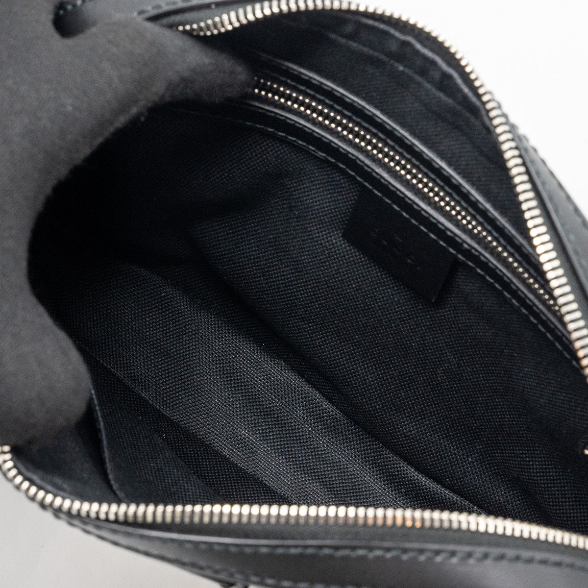 gucci-clutch-gg-supreme-canvas-black-shw