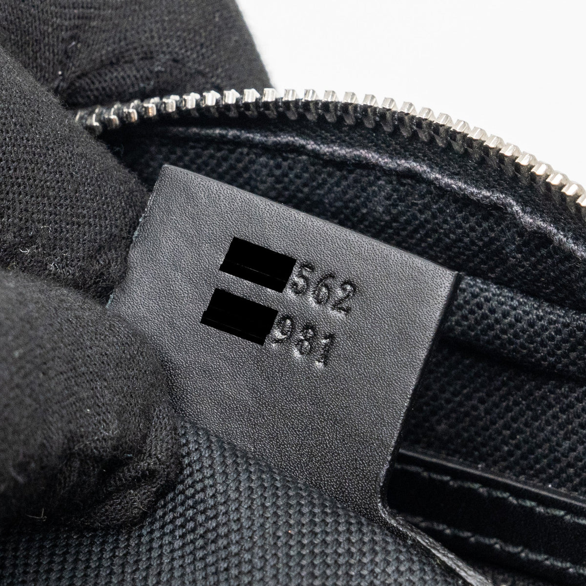 gucci-clutch-gg-supreme-canvas-black-shw