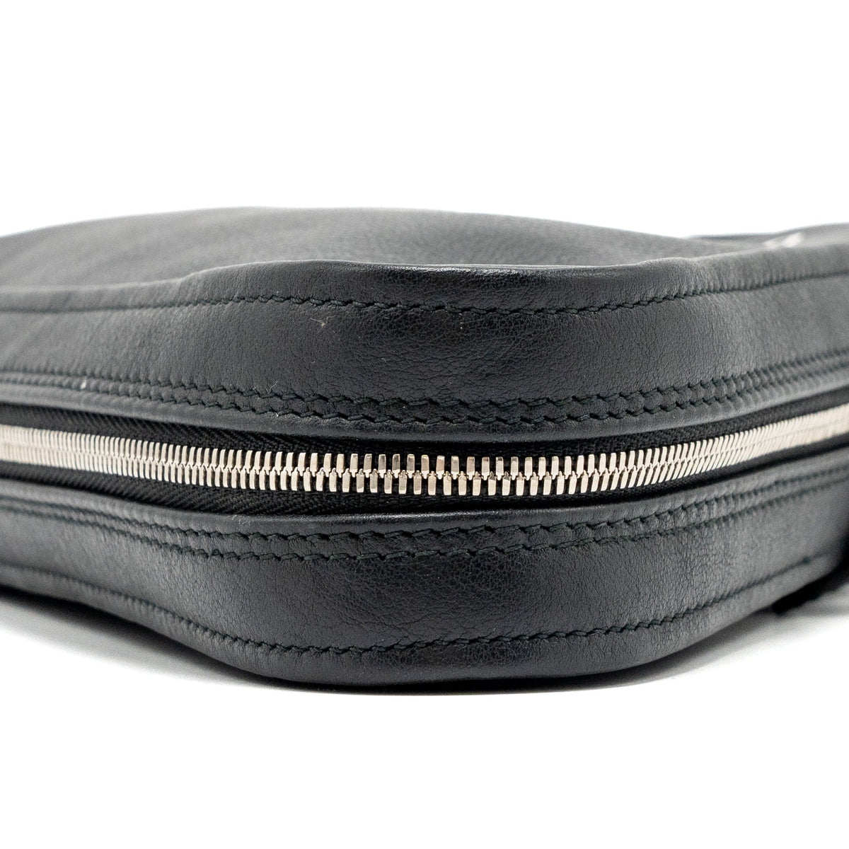 balenciaga-triangle-zip-clutch-calfskin-black-shw