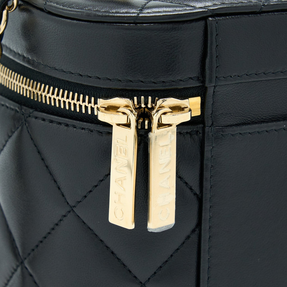 chanel-trendy-vanity-case-lambskin-black-lghw-microchip