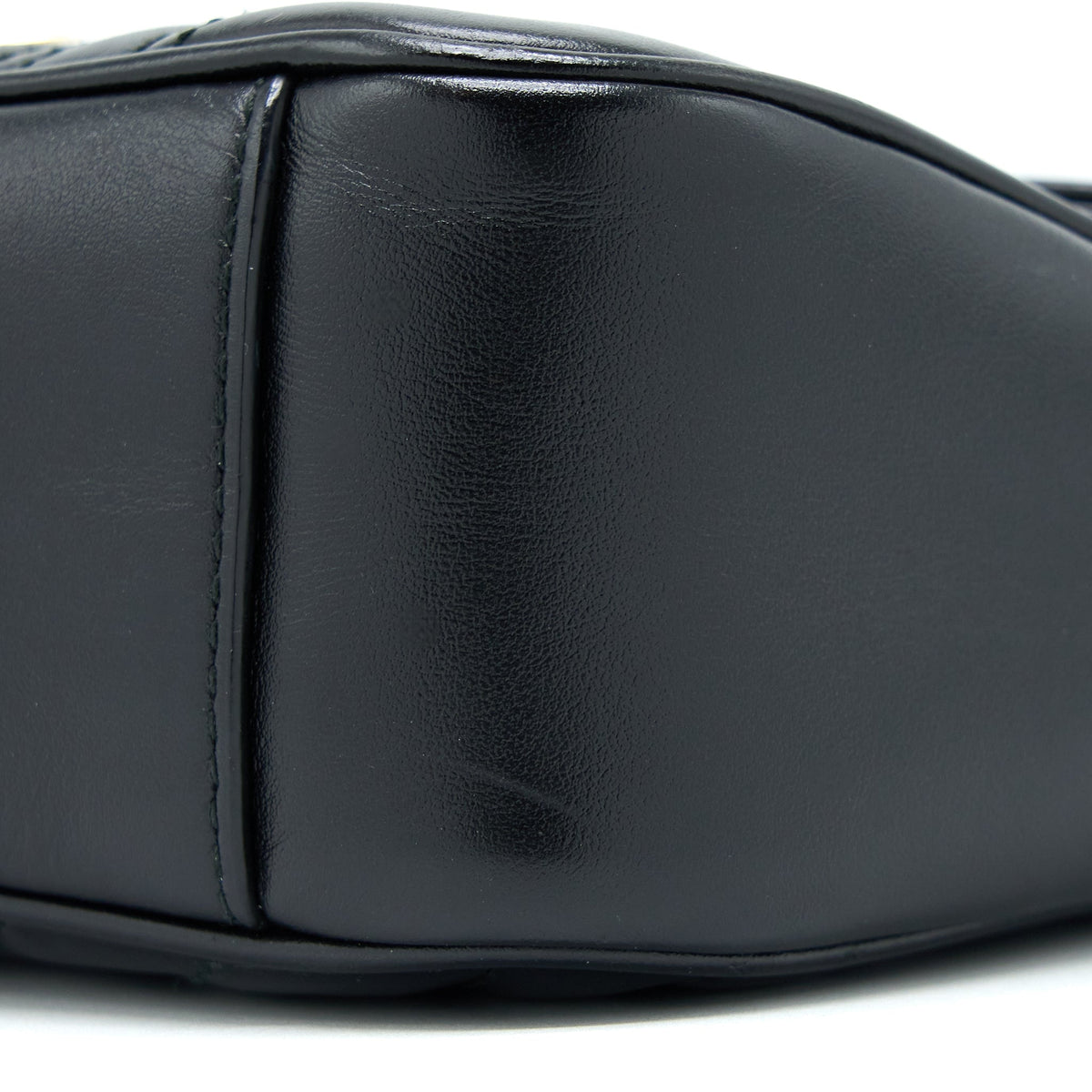 gucci-small-marmont-calfskin-black-ghw