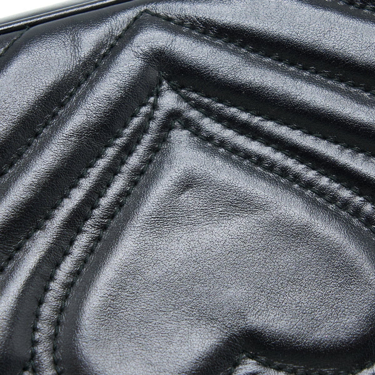 gucci-small-marmont-calfskin-black-ghw