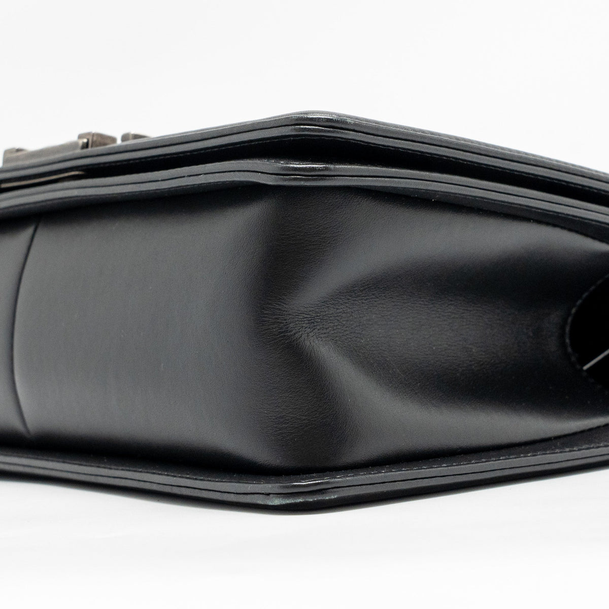 chanel-medium-boy-bag-calfskin-black-ruthenium-shw-1
