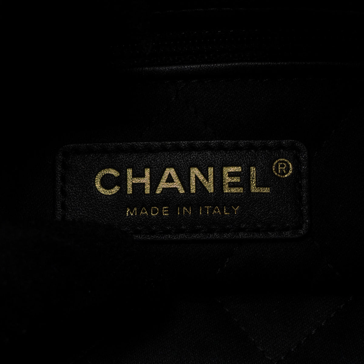 chanel-22-backpack-shiny-calfskin-black-ghwmicrochip