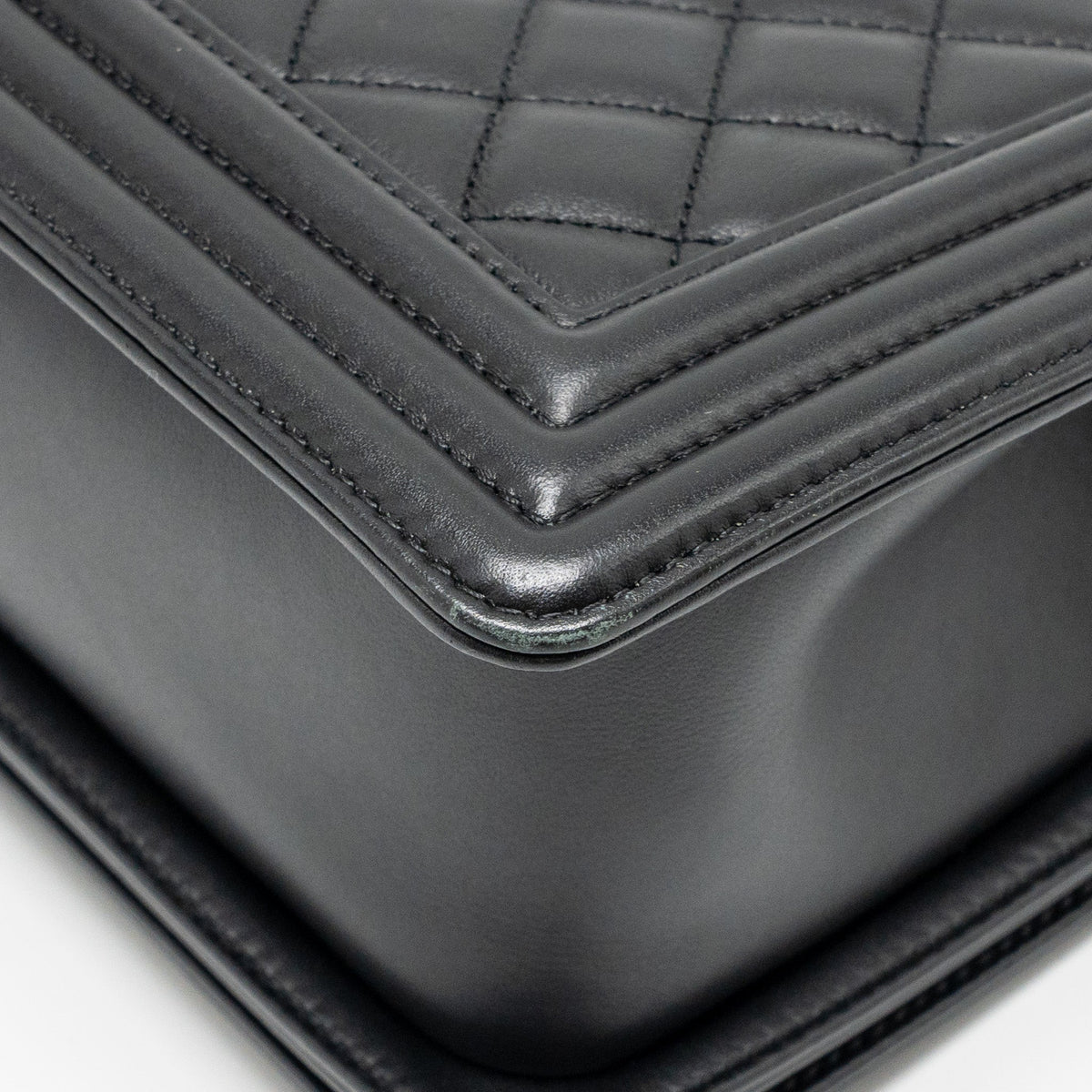 chanel-medium-boy-bag-calfskin-black-ruthenium-shw-1