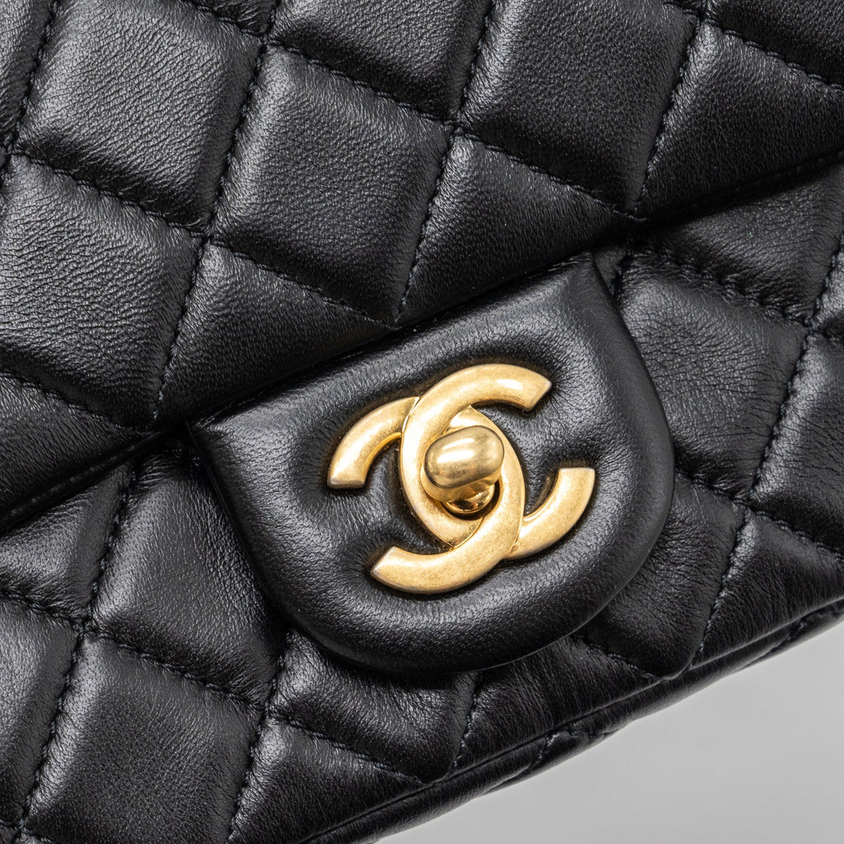 chanel-pearl-crush-mini-rectangular-flap-bag-lambskin-black-ghw-2