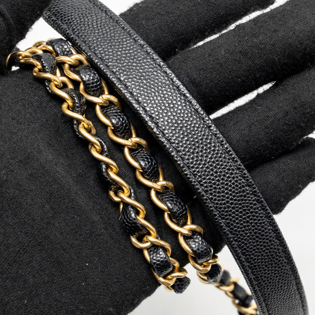 chanel-22k-mini-flap-bag-with-top-handle-shiny-grained-calfskin-black-ghw-microchip-copy