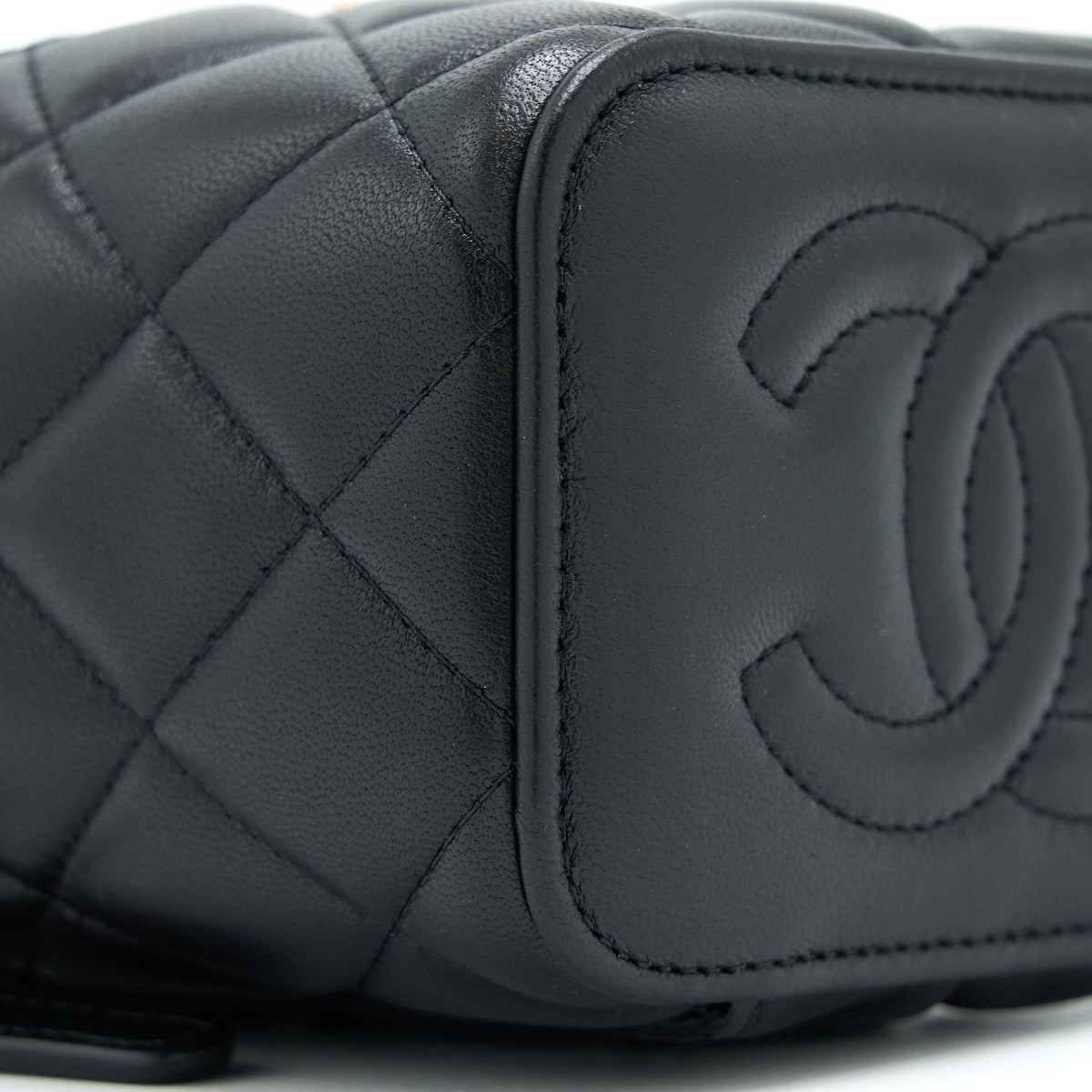 chanel-22b-detailed-top-handle-mini-vanity-with-chain-lambskin-black-brushed-ghw