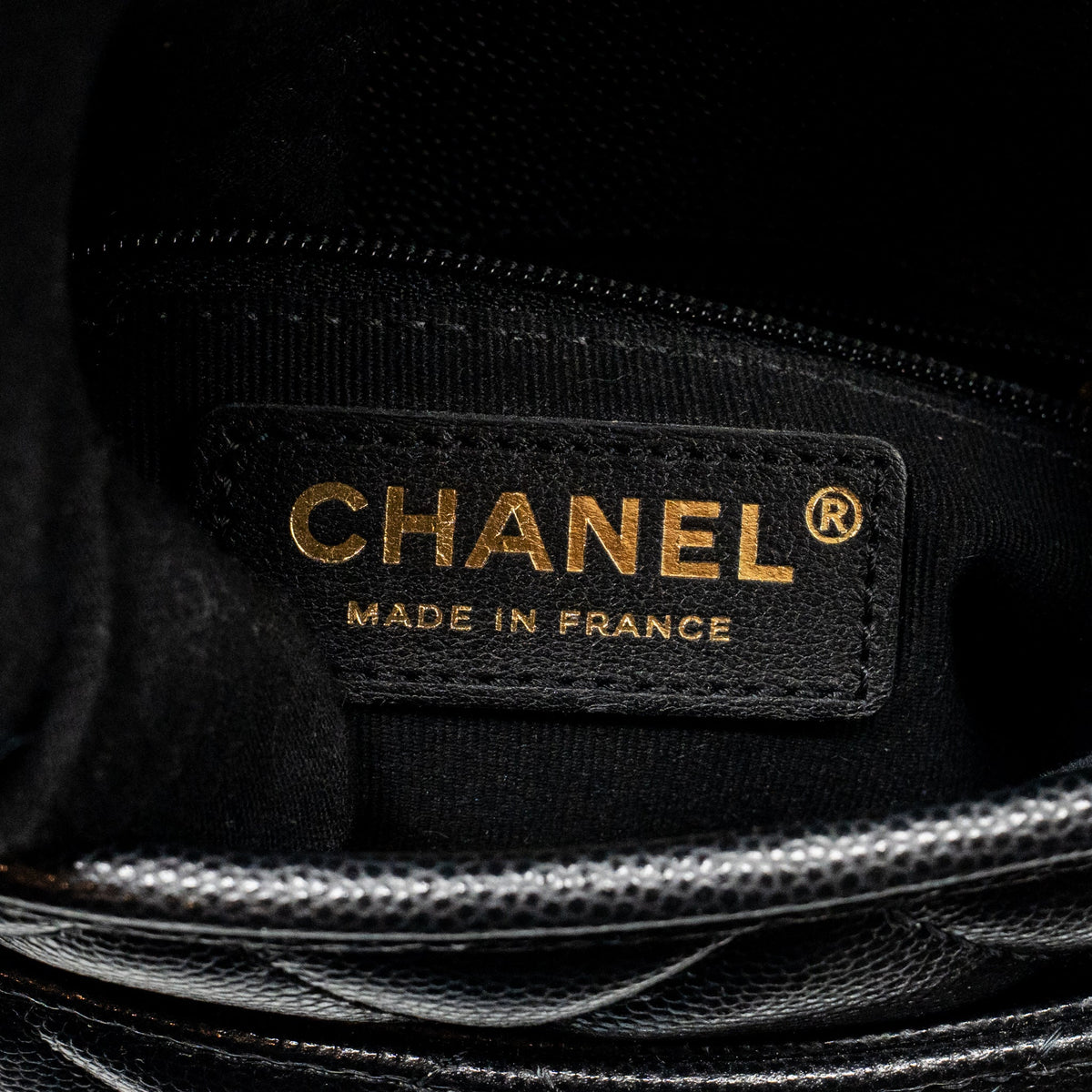 chanel-22k-mini-flap-bag-with-top-handle-shiny-grained-calfskin-black-ghw-microchip-copy