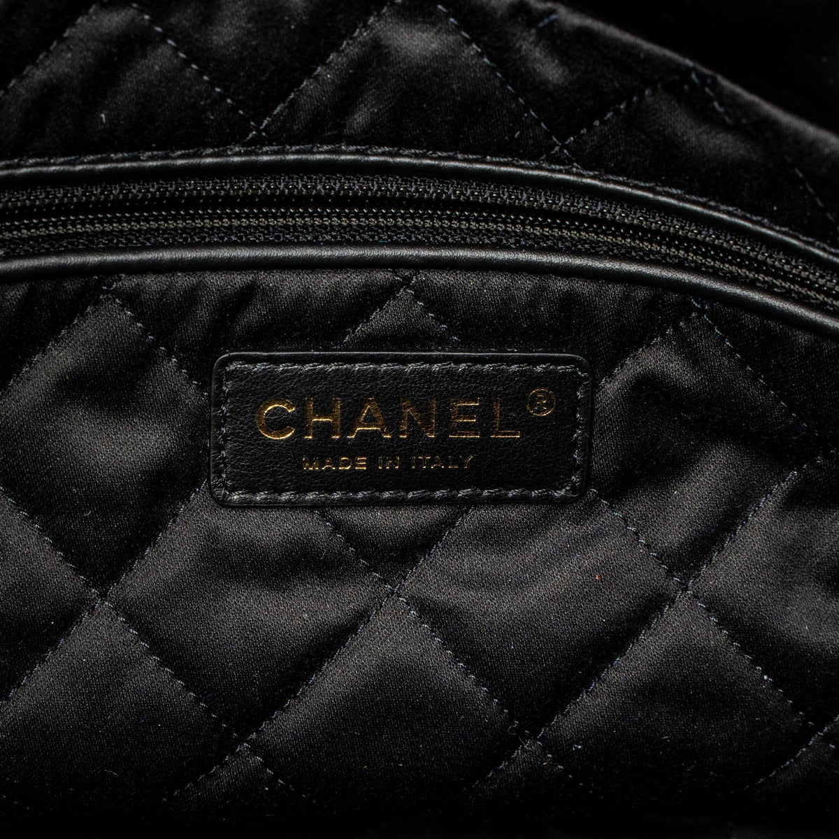 chanel-small-22-bag-shiny-calfskin-black-ghw-microchip-1