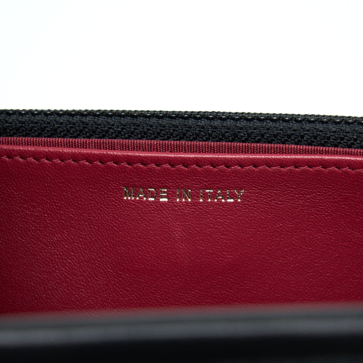 chanel-21s-wallet-on-chain-with-pearl-cc-logo-round-handle-lambskin-black-brushed-ghw
