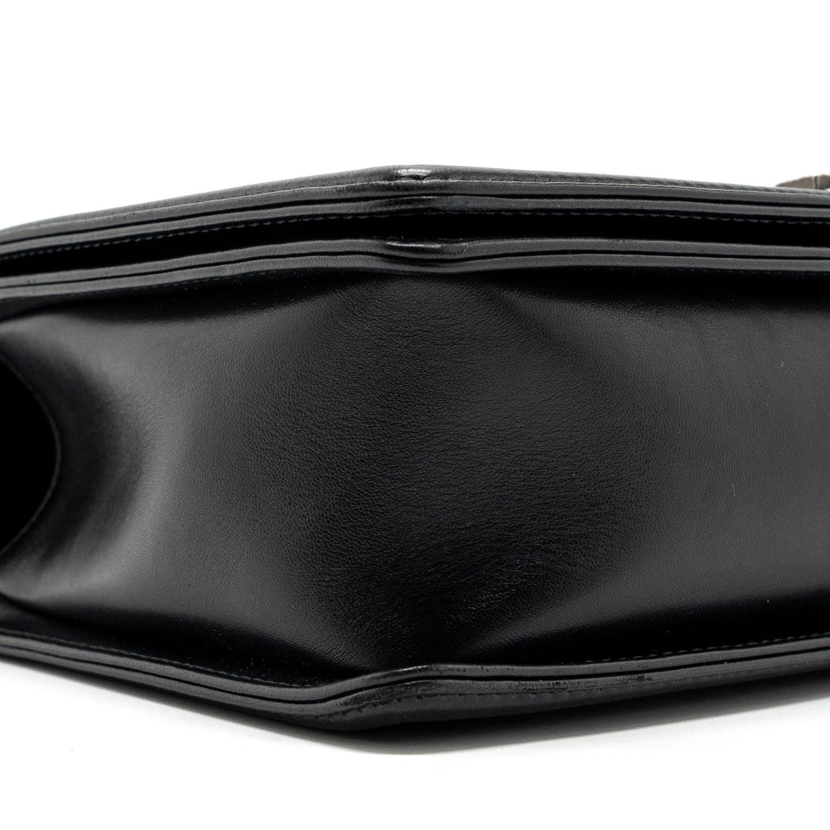 chanel-new-medium-boy-bag-lambskin-black-ruthenium-hardware