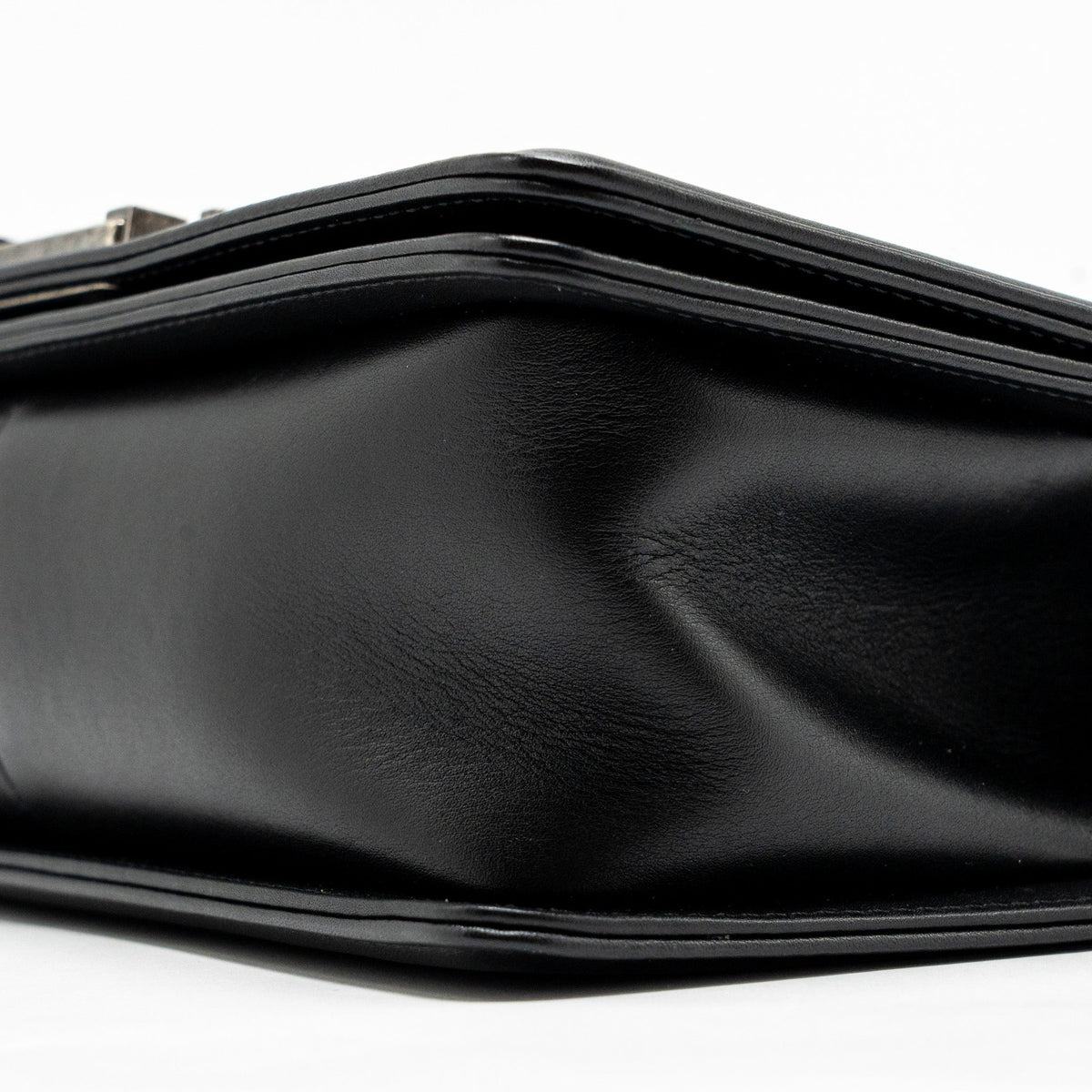 chanel-medium-boy-bag-woven-black-white-ruthenium-hardware