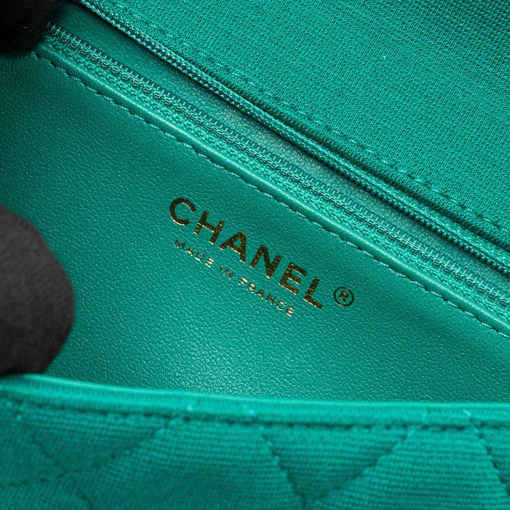 chanel-23a-classic-flap-clutch-fabric-green-lghwmicrochip
