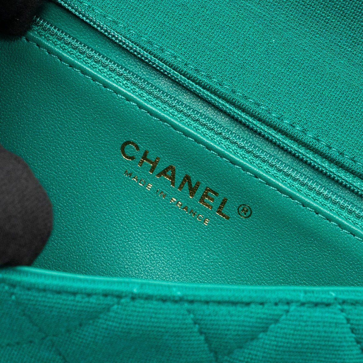 chanel-23a-classic-flap-clutch-fabric-green-lghwmicrochip