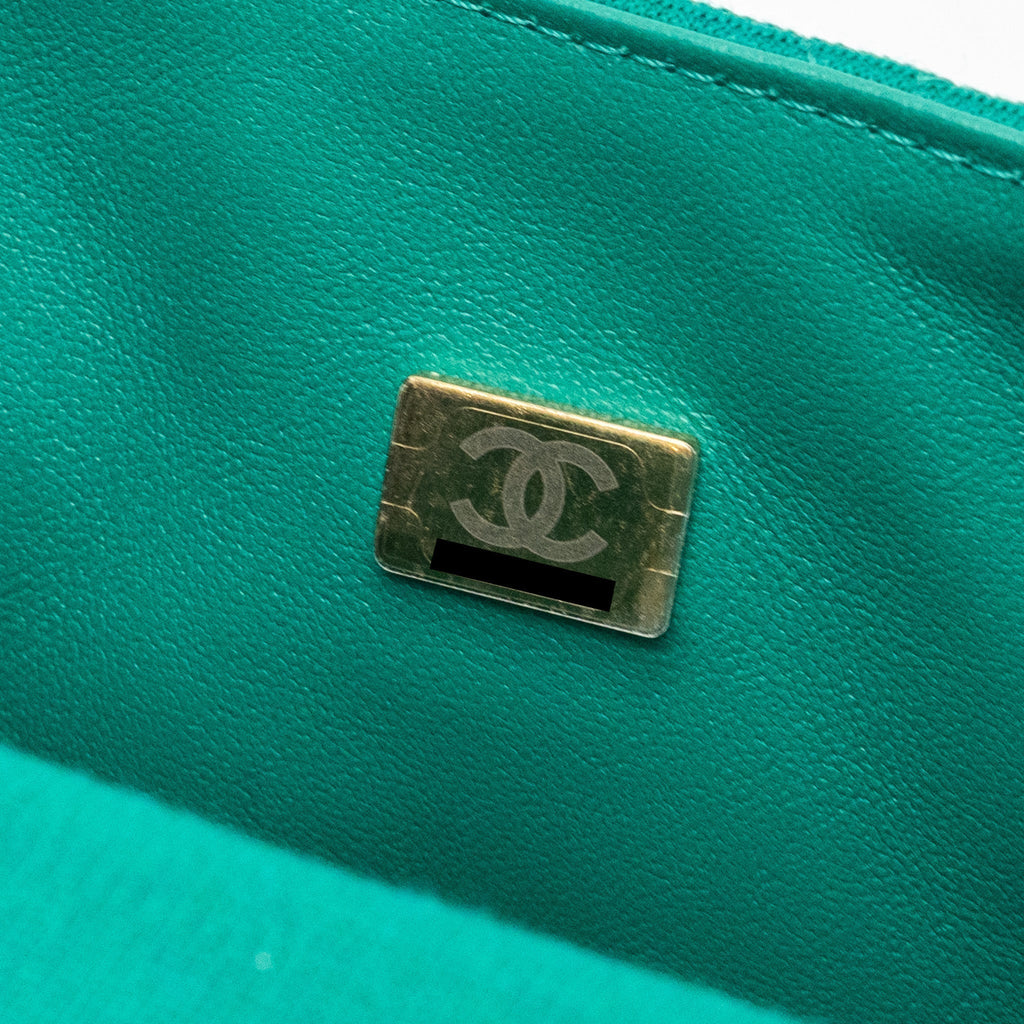 chanel-23a-classic-flap-clutch-fabric-green-lghwmicrochip