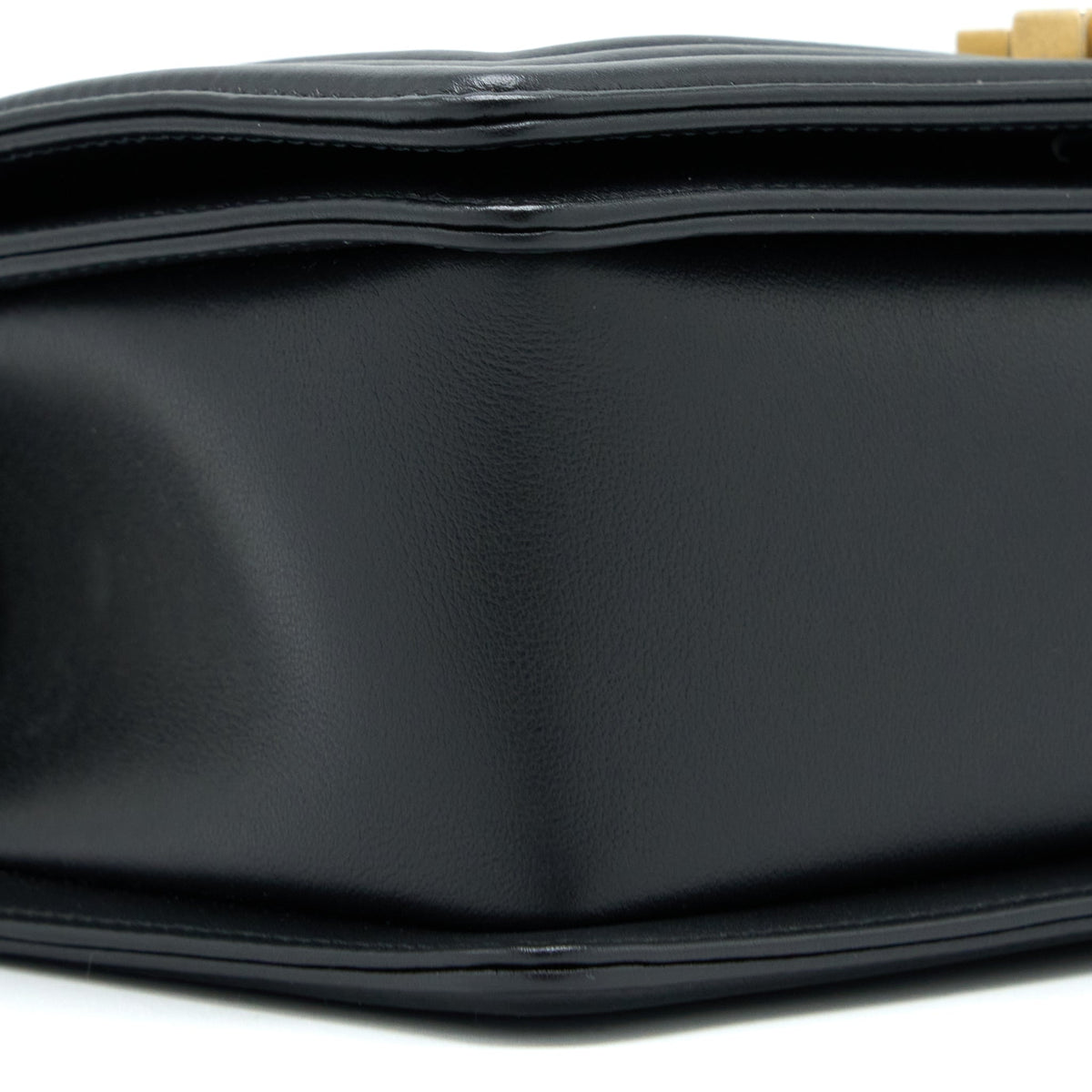 chanel-medium-boy-bag-lambskin-black-brushed-ghw-microchip