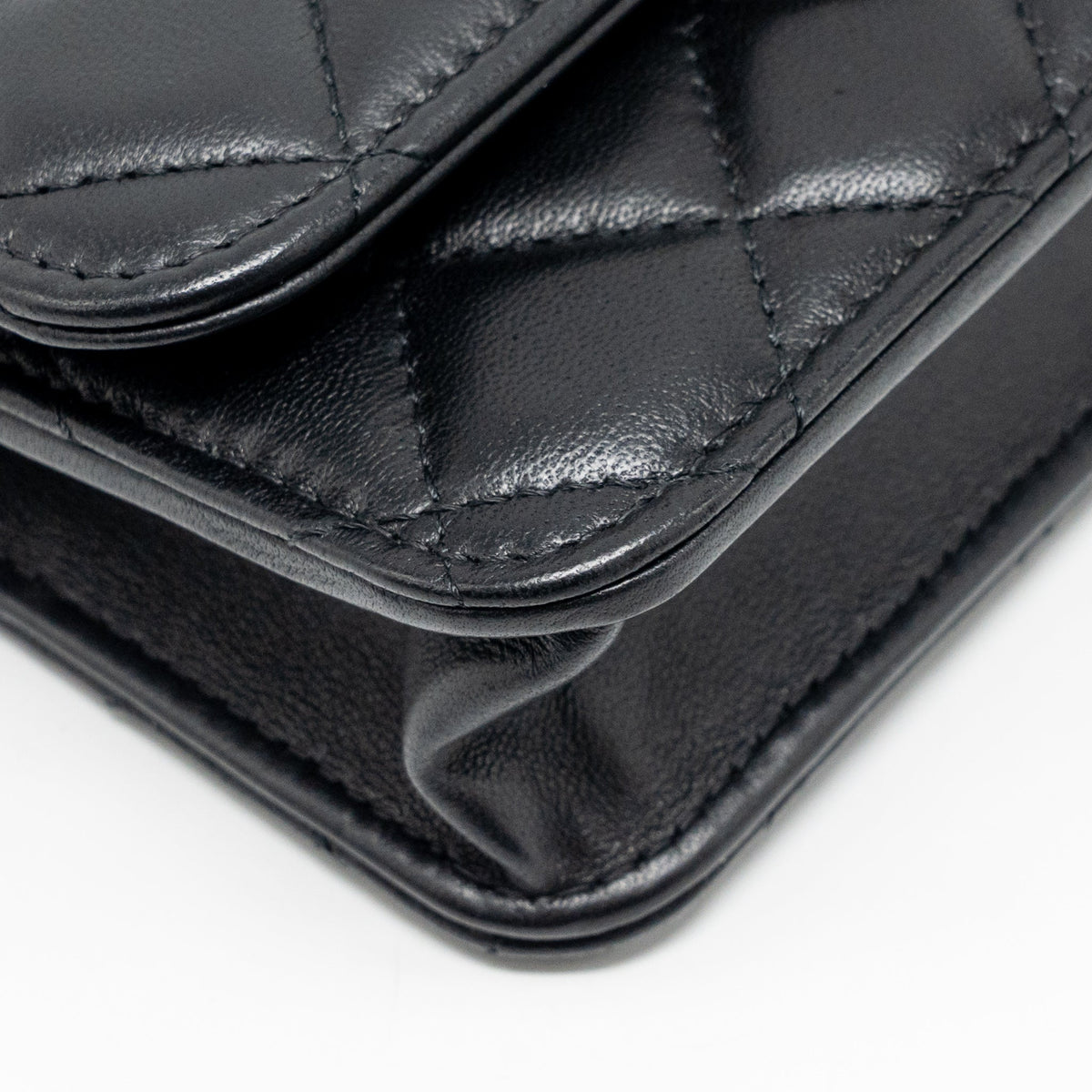 chanel-pearl-crush-mini-wallet-on-chain-lambskin-black-ghwmicrochip