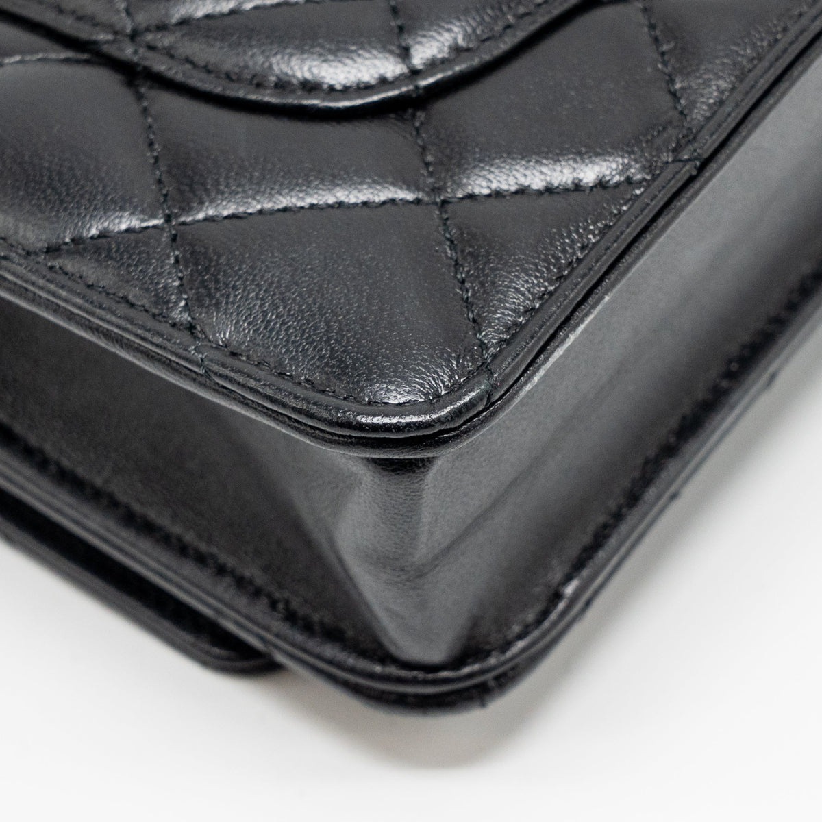 chanel-coco-charm-wallet-on-chain-lambskin-black-lghw-1