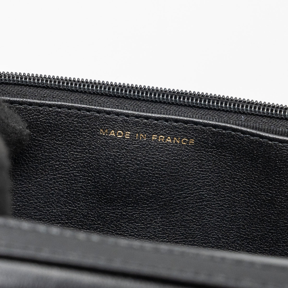 chanel-coco-heart-wallet-on-chain-lambskin-blackmicrochip