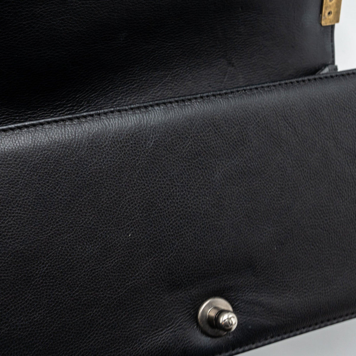 chanel-medium-boy-bag-calfskin-black-multicolor-hardware