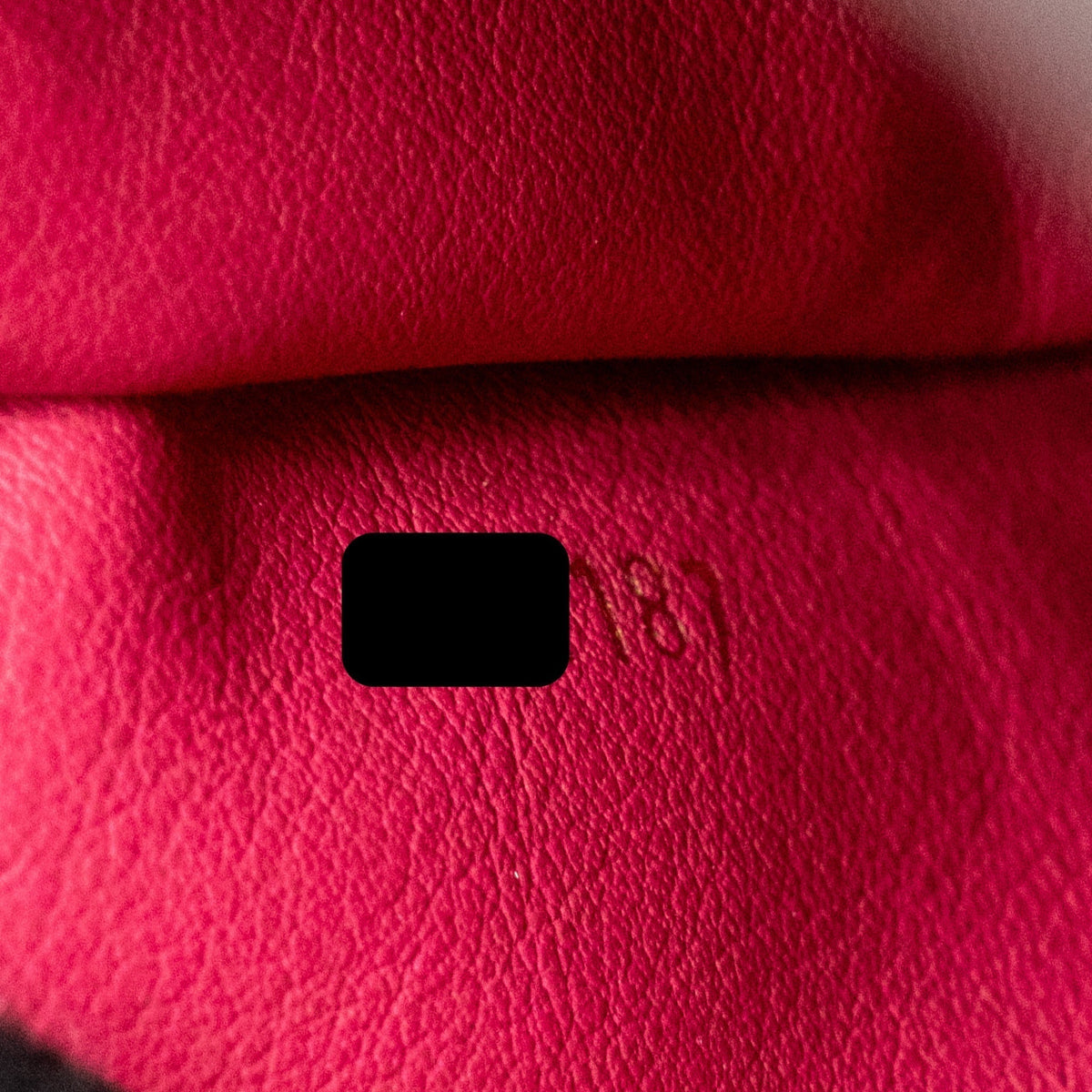 louis-vuitton-capucines-bb-calfskin-black-ghw-1