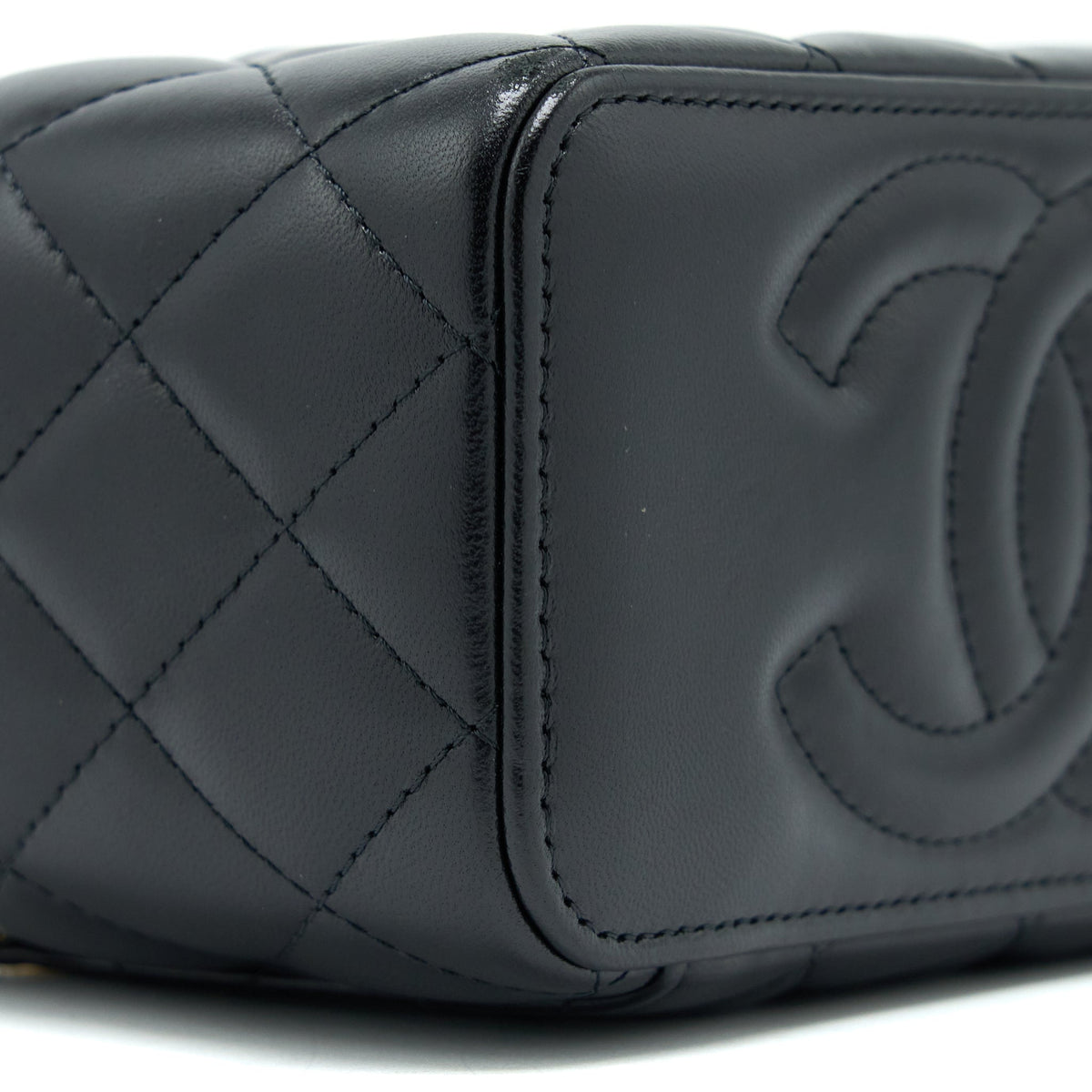 chanel-long-vanity-detailed-gem-chain-lambskin-black-ghw-microchip