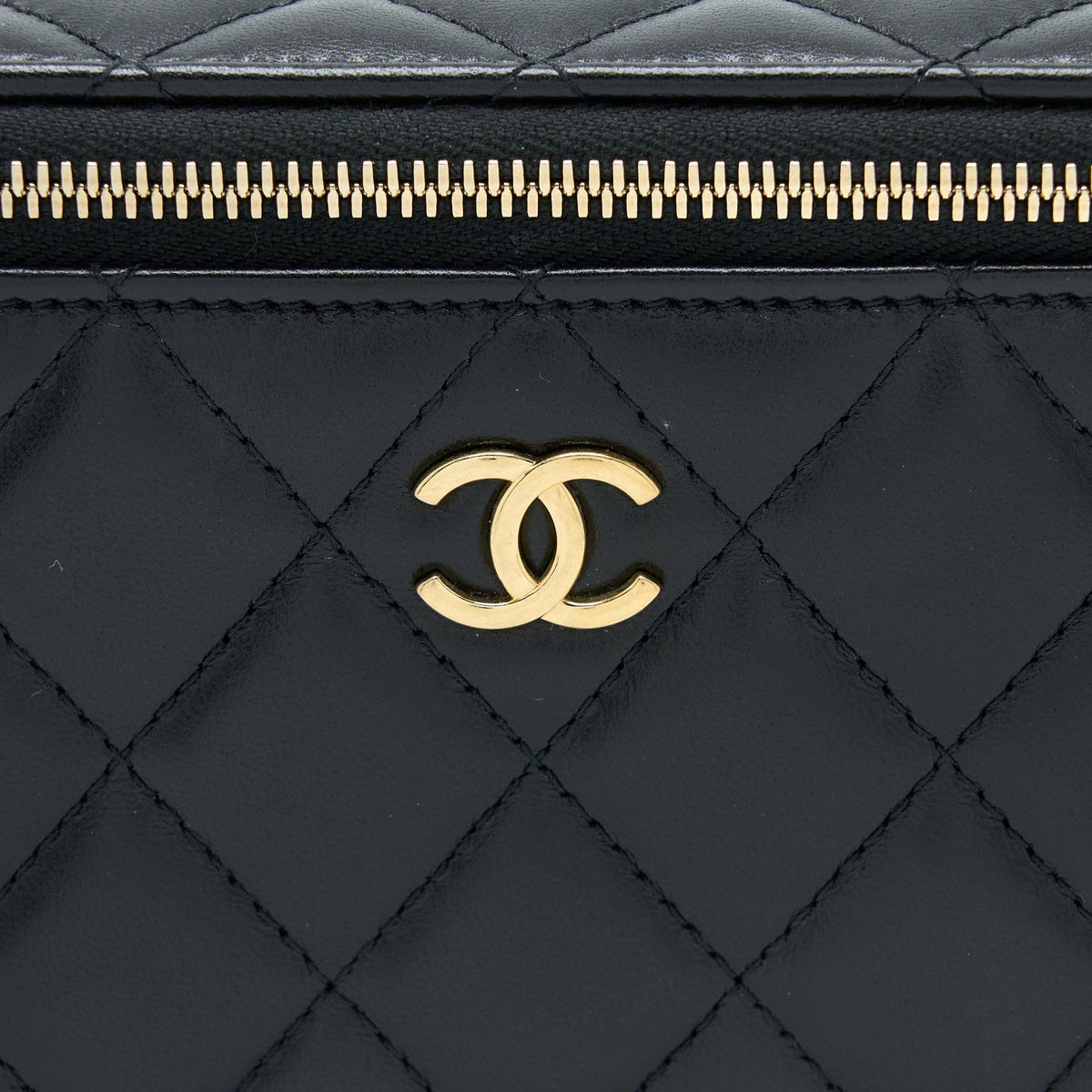 chanel-long-vanity-detailed-gem-chain-lambskin-black-ghw-microchip