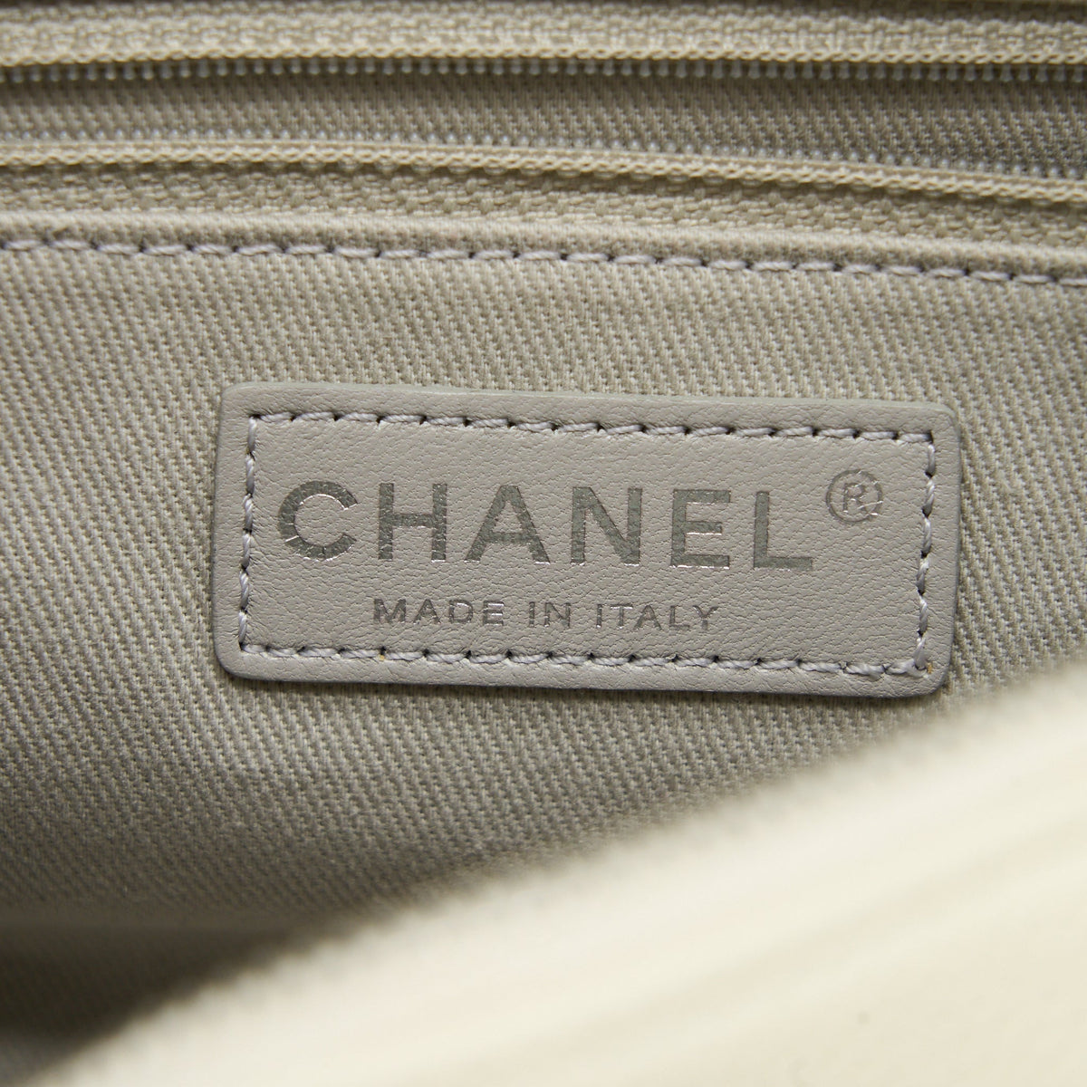 chanel-quilted-flap-bag-caviar-white-shw