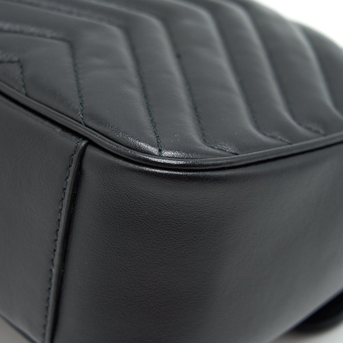 gucci-gg-marmont-shoulder-bag-26cm-black-with-ghw