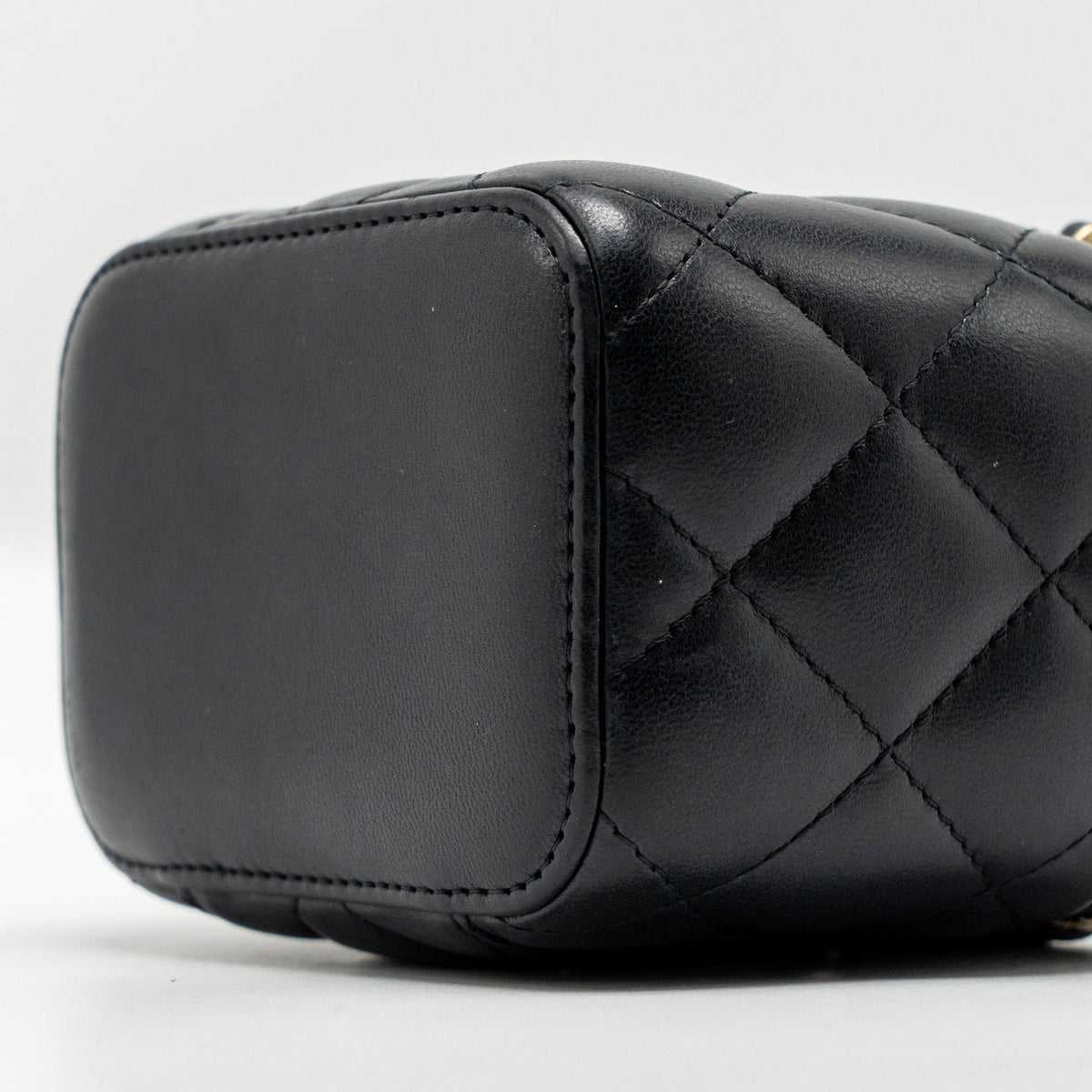 chanel-22s-pearl-crush-mini-vanity-with-chain-lambskin-black-ghw-1