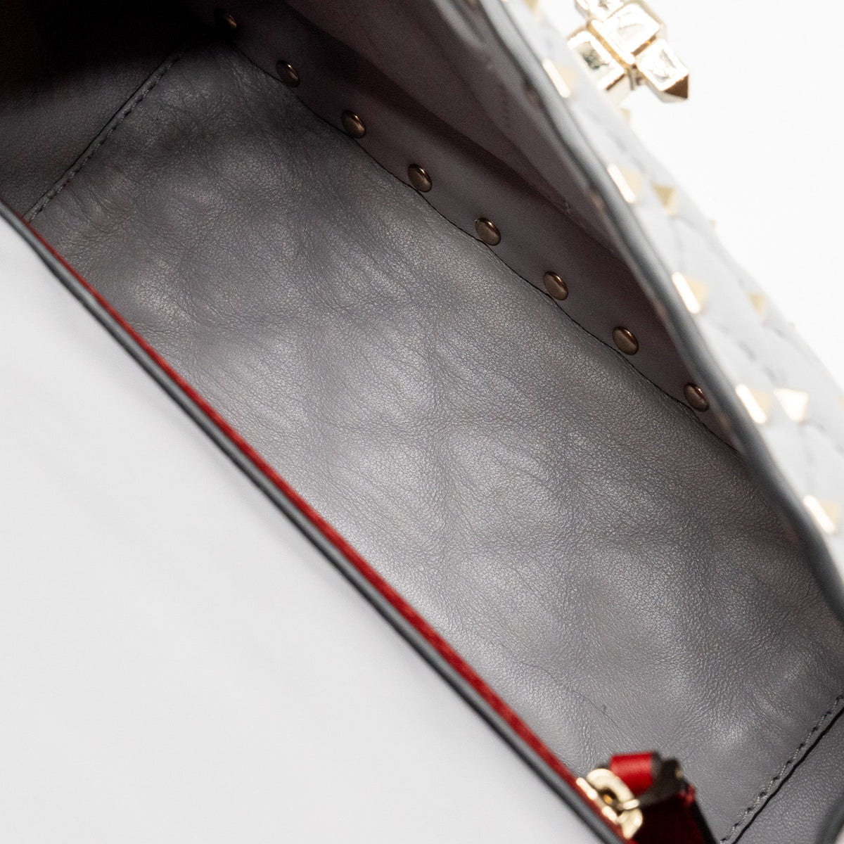 valentino-medium-rockstud-spike-bag-lambskin-nappa-light-grey-lghw