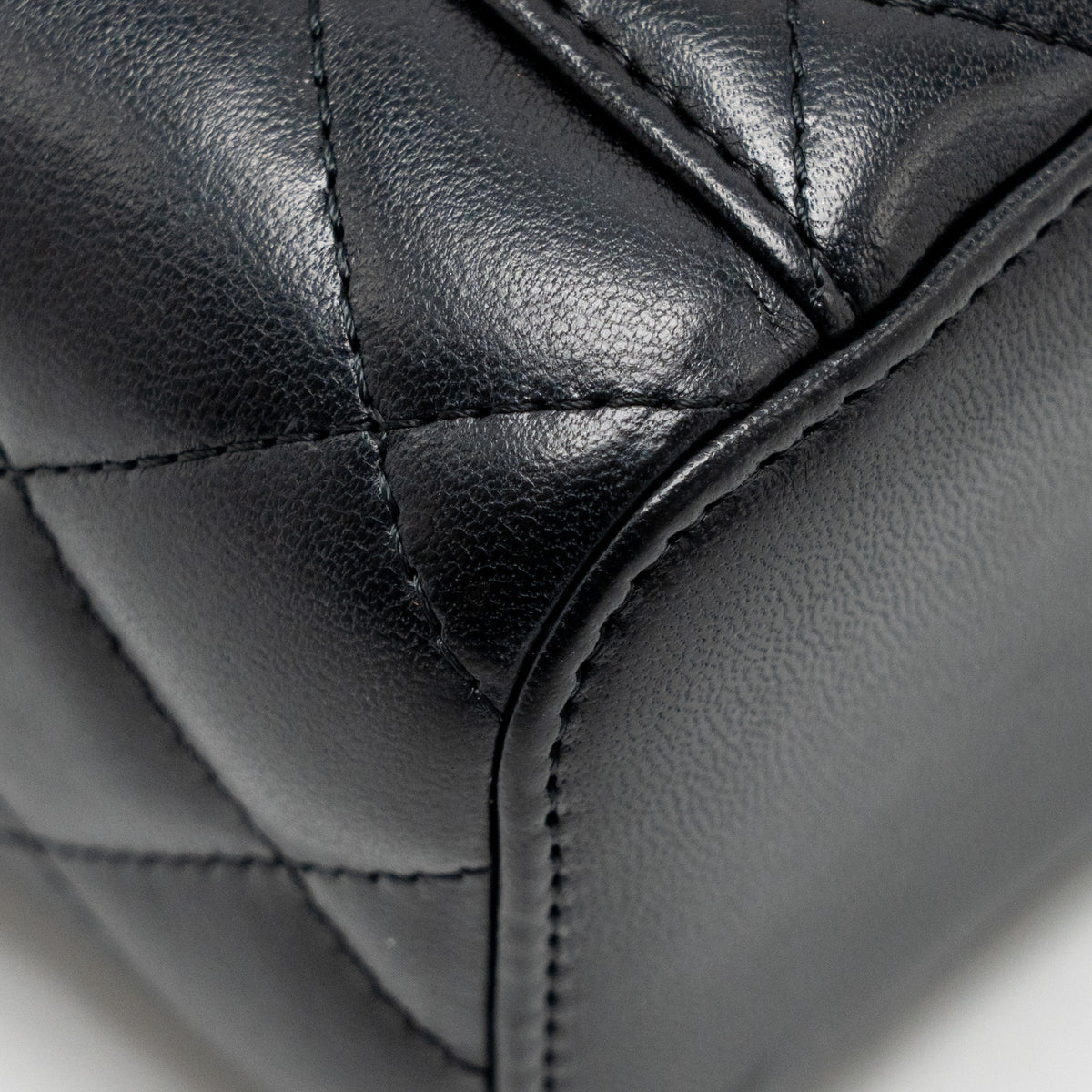 chanel-22s-pearl-crush-mini-vanity-with-chain-lambskin-black-ghw-1
